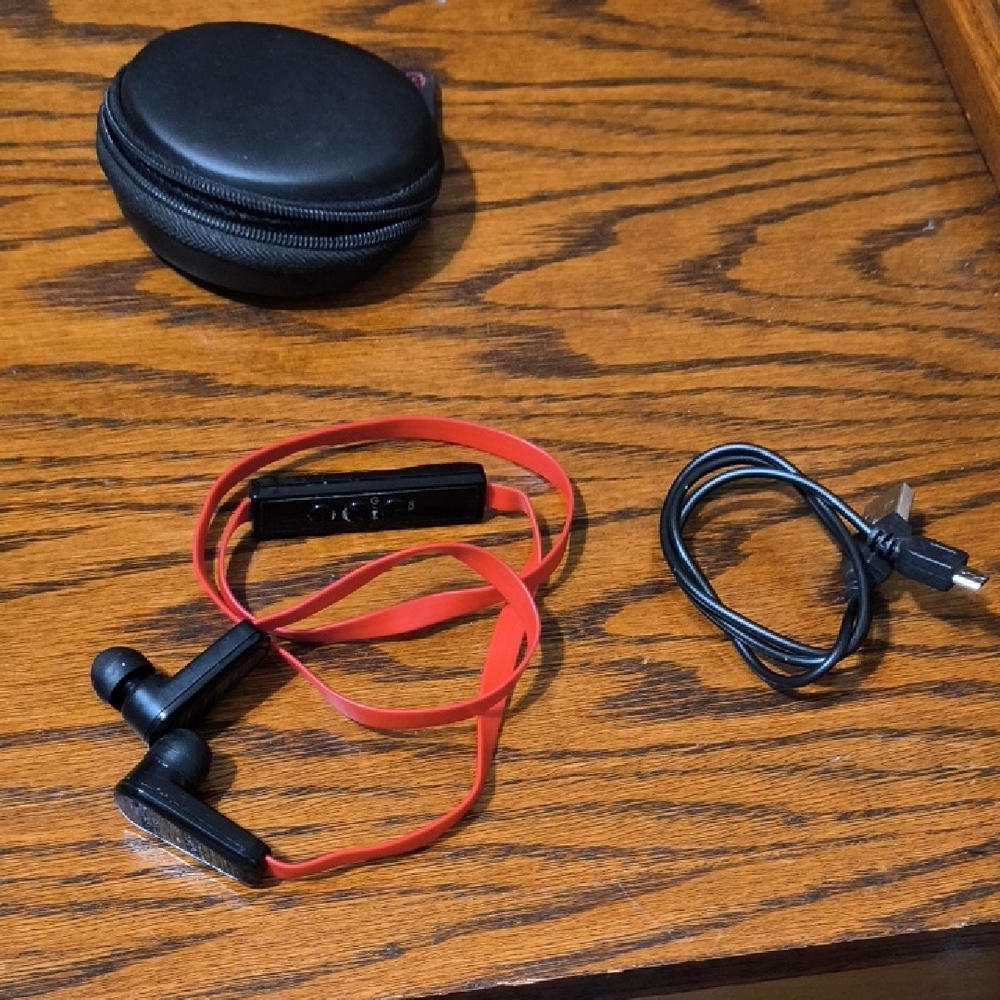Wireless Earbud Headphones with Case - Black and Red